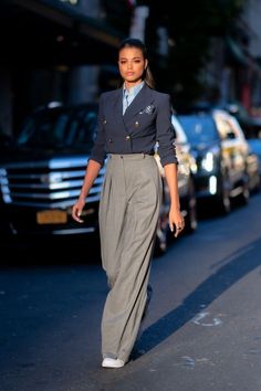 Blk Women, Style Casual Chic, Classic Pants, Classy Work Outfits, Stylish Work Outfits, Hairstyles For Short Hair, Corporate Office, Outfit Look