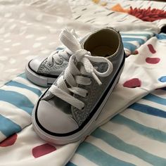 New, Never Worn. Size 4, Silver Baby Converse. Gray Converse, Grey Converse, Baby Converse, Kids Converse, Shoes Baby, Converse Shoes, Kids Shoes, Baby Toddler, Converse