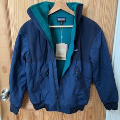 Women's Size Xs And Women's Size Medium. Regular Fit Nwt. Never Worn Before Pnw Living, Granola Girl Fits, Camp Outfits, Patagonia Style, Style 2025, Nyc Clothes, Thrift Ideas, Colorado Style, Uni Fits