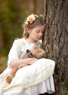 Flower girl's flower crown Toni Kami ❀Flower ❀ Girls❀ Corona halo wedding hair flowers  Precious photography idea Avon Business, Romantic Dream, Wedding Hair Flowers, Girls Dream, Flowers In Hair, Her Hair