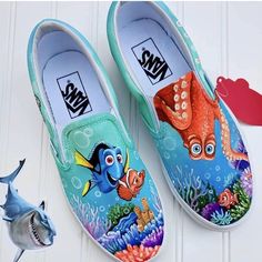 Disney Converse, Nemo Birthday, Sneakers Drawing, Making Shoes, Just Keep Swimming, Diy Sandals