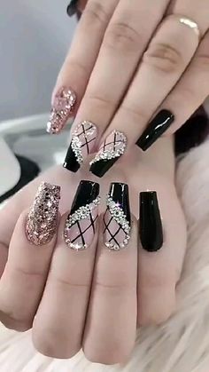 Beauty Nails Design, Glitter Gel Nails, Nail Art Designs Videos, Black Nail Designs, Gel Nail Design, New Year's Nails, Nail Art Hacks