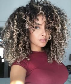 Curly Hair Color Ideas, Hair Color For Dark Skin, Dark Curly Hair, Curly Hair Beauty, Grey Curly Hair, Curly Hair Ideas