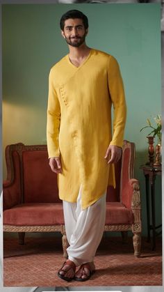 Off White Salwar, India Fashion Men, Surface Ornamentation, White Salwar, Mehendi Outfit, Stylish Men Wear, Haldi Outfits