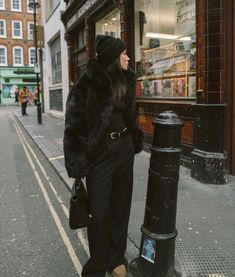 Winter Paris Outfits, Influencer Outfit, Colorado Fashion, Fur Outfit, Interesting Outfits, Classy Winter Outfits, Couture Details