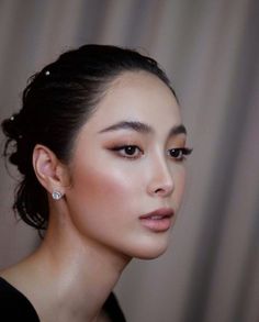 Soft Bridal Makeup Asian, Bridal Makeup Filipino Brides, Soft Glam Asian Makeup, Asian Soft Glam Makeup, Asian Bridesmaid Makeup, Thai Bridal Makeup, Thai Makeup Looks Wedding, Soft Glam Makeup Asian, Asian Glam Make Up