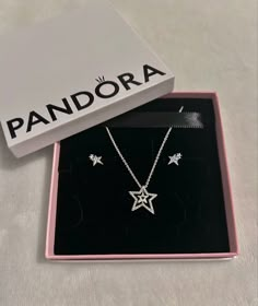 Pandora Star, 00s Mode, Golden Trio, Jewelry Accessories Ideas, Pandora Bracelet Charms, Girly Accessories, Bracelet Charms, Jewelry Lookbook