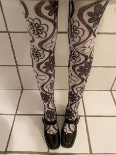 Weird Tights, Funky Tights Outfits, Aesthetic Tights, Statement Tights, Patterned Tights Outfit, Unique Tights, Fun Tights, Retinol Benefits, Funky Tights