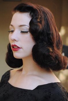 The Fiercest Lilliputian - Great hair Pinup Hairstyles, Pin Curl, Weird Sisters, Camera Ideas, Fashion Make Up, Victory Rolls, Rockabilly Hair