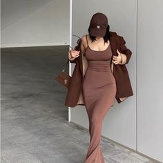 Sleeveless Brown Maxi Dress For Fall, Winter Brown Maxi Dress, Chic Brown Maxi Dress For Fall, Fitted Brown Maxi Dress For Winter, Casual Brown Maxi Dress For Night Out, Chic Brown Maxi Dress For Night Out, Casual Brown Midi Dress For Night Out, Brown Maxi Dress For Night Out In Fall, Brown Dresses Outfit