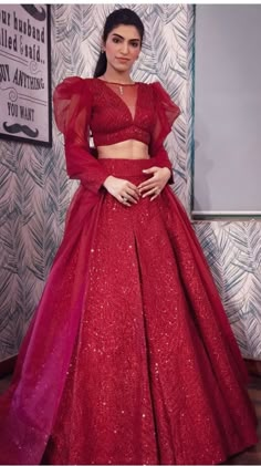 Baju Kahwin, Long Blouse Designs, Sangeet Outfit, Traditional Blouse Designs, Saree Designs Party Wear, Saree Blouse Designs Latest, Indian Bridal Fashion, Simple Pakistani Dresses