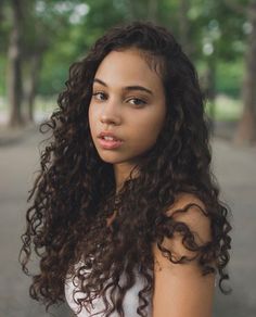 Blonde To Platinum, Curly Hair Latina, Cute Latina Hairstyles, Hair Latina, Biracial Women, Long Curly Haircuts, Curly Haircut, Latina Hair, Curly Hair Photos