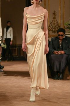 Schiaparelli Dress, Creation Couture, Fashion Show Collection, Looks Style, Beautiful Gowns, Fancy Dresses, Vanity Fair, Simple Dresses, Couture Fashion