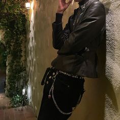 Rockstar Man Outfit, Metal Band Outfit Men, 90s Male Aesthetic, Fashion Aesthetics Types Men, Guy Clubbing Outfit, Androgyny Aesthetic Men, Rocker Guy Aesthetic, Rockstar Men Aesthetic, Black Rockstar Aesthetic Men