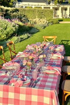 Gingham is having a major moment!! This is the perfect happy shade of pink with a pretty earthy green trim. Pink Gingham Party Decorations, Green Gingham Table Setting, Pink And White Gingham Party, Pink Gingham Tablecloth, Pink Checkered Tablecloth, Gingham Linen, Pink Gingham, Book Candle, Decorative Blankets