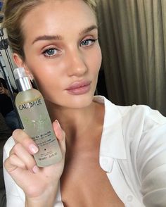 Italian Beauty Secrets, Diy Eye Cream, Fresh Face Makeup, French Skincare, Natural Skincare Brands, Rosie Huntington, Italian Beauty, French Beauty