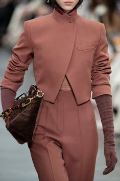 Mode Tips, Design Moda, Woman Suit Fashion, Stil Elegant, Fashion Design Clothes, 가을 패션, Suit Fashion, Mode Inspiration, Look Fashion