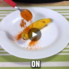 830K views · 17K reactions | Sprinkle turmeric on a banana and say goodbye to your inflamed body! | Sprinkle turmeric on a banana and say goodbye to your inflamed body! | By Very GoodFacebook A Banana, Saying Goodbye, Say Goodbye, Sprinkles