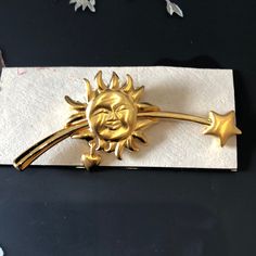 Goldtone Sun With Moveable Shooting Star And Heart Charm 1.5” X 2.5” Gold Star Brooches As Gift, Wishing Star, Star Keychain, Star Brooch, Star Vintage, Vintage Sun, Shooting Star, Shooting Stars, Cute Jewelry