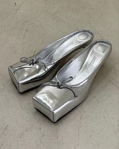 35 Major Trends for 2025 Weddings Jacquemus Heels, Bridal Bags, Jewelry For Wedding, Ballet Heels, Vintage Pumps, Heels Aesthetic, Creative Shoes, Other World, Wedding Silver