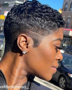 Style from @livelifemichxoxo__ of Brooklyn, New York #Repost @livelifemichxoxo__ • • • • • Who’s next ✂️✂️✂️ . . . . #bkhairstylist… | Instagram Super Short Pixie Shaved Sides, Summer Hairstyles For Straight Hair, Layered Haircuts Bob, Natural Hair Pixie Cut, Ideas For Medium Length Hair, Bald Style, Ideas For Hairstyles, Hairstyles For Thinning Hair, Medium Length Layered Haircuts