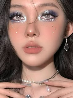 glitter eyeshadow look: midnight blue eyes with silver glitter Blue Eye Makeup Festival, Cute Mermaid Makeup, Moon Goddess Makeup Look, Douyin Makeup Sparkle, Douyin Siren Makeup, Siren Inspired Makeup, Douyin Mermaid Makeup, Douyin Glam Makeup, Mermaid Makeup Ideas