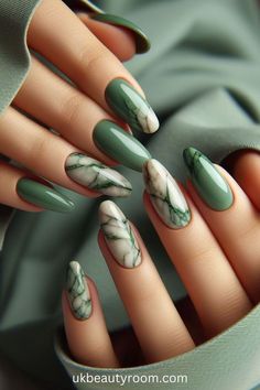 Acrylic Nail Designs Round Shape, Moss Agate Nail Art, Nails For Green Dress Colour, Moss Green Nail Designs, Green Nail Ideas Almond, Mother Nature Nails, Monstera Leaf Nails, Nails Inspiration Green, Green Fall Nail Designs