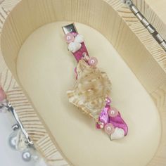 perfect hair clips to add a touch of coast charm, Hand crafted with love this sea shell hair clip makes for a great bridal show, wedding, beach outing accessorie Mermaid Core Hair, Hair Accessories Pink, Beach Outing, Mermaid Core, Accessories Pink, Pink Pearls, Bridal Show