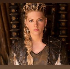 Vikings Queen Lagertha, Katheryn Winnick Vikings, Lagertha Lothbrok, Lagertha Hair, Vikings Lagertha, Vikings Ragnar, Viking Costume, Viking Women, Katheryn Winnick