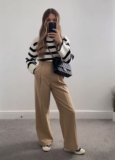 Semi Formal Outfits For Women, Wide Leg Pants Outfit, Business Casual Outfits For Work, Casual Day Outfits, Classy Work Outfits, Smart Casual Outfit, Stylish Work Outfits, Formal Outfit, Business Casual Outfits