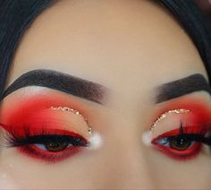 Red And Gold Makeup, Maquillage Yeux Cut Crease, Gold Eyeliner, Red Makeup, Makijaż Smokey Eye