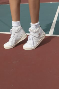 High Shoes Sneakers, Hightop Sneaker Outfit, Vintage Tennis Shoes, Adidas Shoes Outfit, Jessica Kobeissi, Adidas Forum, Tennis Sneakers, Fresh Shoes