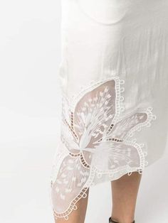 Lace Panel Dress, White Lace Skirt, Embroidery Skirt, Fashion Hacks, Lace Embroidery, Cut Work, Unique Outfits, Fashion Details, Vintage Sewing