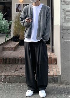 Korean Outfits Men, Men Outfits Aesthetic, Baggy Pants Outfit, Korean Street Fashion Men, Minimalist Fashion Men, Pants Outfit Men, Baggy Clothes, Men Stylish Dress, Guys Clothing Styles