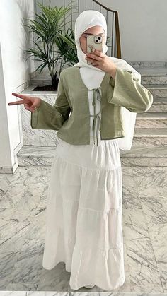 Hijab Fashion 2024, Fashion Inspo Outfits Modest, Hijabi Clothing, Modest Clothing Inspo, Aesthetic Clothes Modest, Hijabi Girl Outfit Ideas, Ootd Dress Hijab, Modest Clothing Ideas, Hijabi Outfits Ideas
