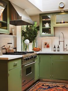 Decorate Kitchen, Interior Design Per La Casa, Green Cabinets, Green Kitchen, Dakota Johnson, Design Case, Dream Home Design