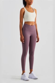 Stretch Purple Leggings For Gym, Spandex Leggings Outfit, Purple Tight Leggings For Workout, Purple Leggings Outfit, Purple Tight Athleisure Leggings, Fitted Seamless Purple Leggings, Purple Tight Full-length Leggings, Color Uva, Pink Bandage Dress