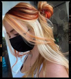 Blonde hair color idea with copper highlights Split Dyed Hair, Red Blonde Hair, Hair Dressing, Peekaboo Hair, Dyed Hair Inspiration, Light Hair Color