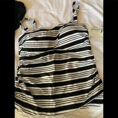 Black Xl Bottom And Top Black And White Size 1x Black Lined Summer Tankini, Casual Striped Sleeveless Tankini, Pink Swimsuit Bikinis, Plaid Bikinis, Thrift Inspo, Bathing Suits One Piece, Halter One Piece Swimsuit, Two Piece Swimsuit, Black Swimwear