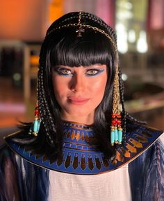 Egyptian Traditional Clothing, Egyptian Design Pattern, Egypt Makeup, Egyptian Outfit, Egyptian Makeup, Egyptian People, Goddess Makeup, Egyptian Fashion, Egyptian Design