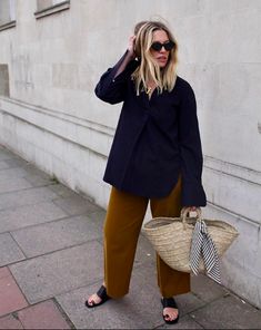 How to Find Your Personal Style and Stick to It | Who What Wear UK Alexis Foreman, Find Your Personal Style, Basket Bags, Sassy Outfit, Transition Outfits, Mama Style, Estilo Preppy, Pinterest Fashion, Style Crush