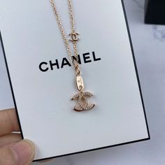 00s Mode, Preppy Jewelry, Holiday Necklace, Expensive Jewelry Luxury, Chanel Necklace, Luxe Jewelry, Jewelry Accessories Ideas, Dope Jewelry, Girly Accessories