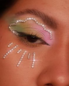 Festival Eyeliner, Melanie Martinez Makeup, Makeup Ojos, Funky Makeup, Rhinestone Makeup, Princess Makeup, Sparkly Eyes, Face Paint Makeup