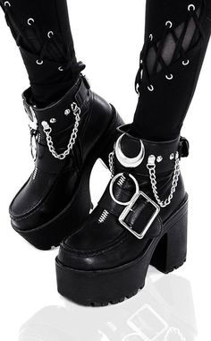 Shoes With Spikes, Emo Shoes, Moon Shoes, Grunge Shoes, Goth Shoes, Goth Boots, Adjustable Shoes, Gothic Shoes, Ring Der O