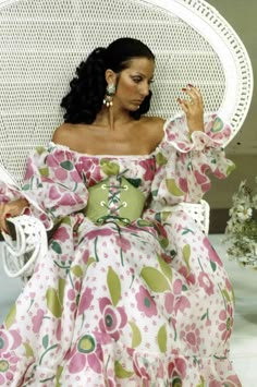 Cher’s '70s Style: Her 28 Most Iconic Looks Cher 70s Outfit, Young Cher, Cher Show