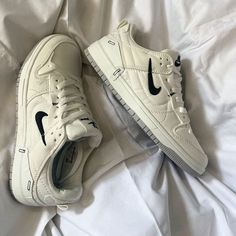 Savio Falcone, 00s Mode, Camorra Chronicles, Trendy Shoes Sneakers, Pretty Shoes Sneakers, All Nike Shoes, Shoes Shopping, Shoe Wishlist, Shoe Women