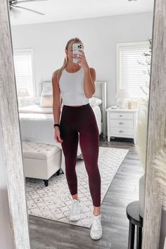 Covered Up Gym Outfits, Modest Cute Gym Outfits, Gym Outfits Girl, Petite Workout Outfits, Burgundy Gym Outfit, Shein Workout Outfits, Burgundy Workout Outfit, Gym Winter Outfits For Women