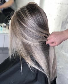 Balayage Straight Hair, Grey Blonde Hair, Frosted Hair, Beige Hair, Black Hair Balayage, Icy Blonde Hair, Ash Hair Color, Brown Hair Inspo, Hair Color Formulas