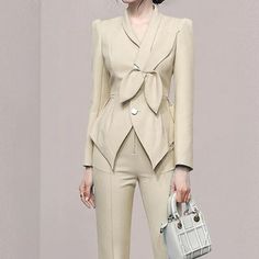 England Style, Pant Suits, England Fashion, Stage Outfit, Classy Work Outfits, Stylish Work Outfits, Fashion Inspiration Design, Modest Fashion Outfits