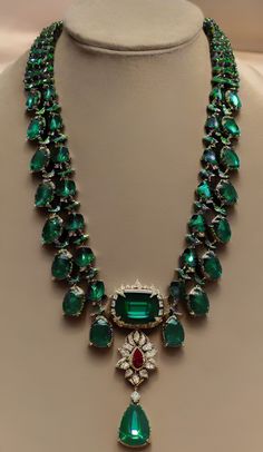 Emerald Haram, Vintage Indian Jewelry, Indian Wedding Jewelry Sets, Red Stones, Diamond Necklace Designs